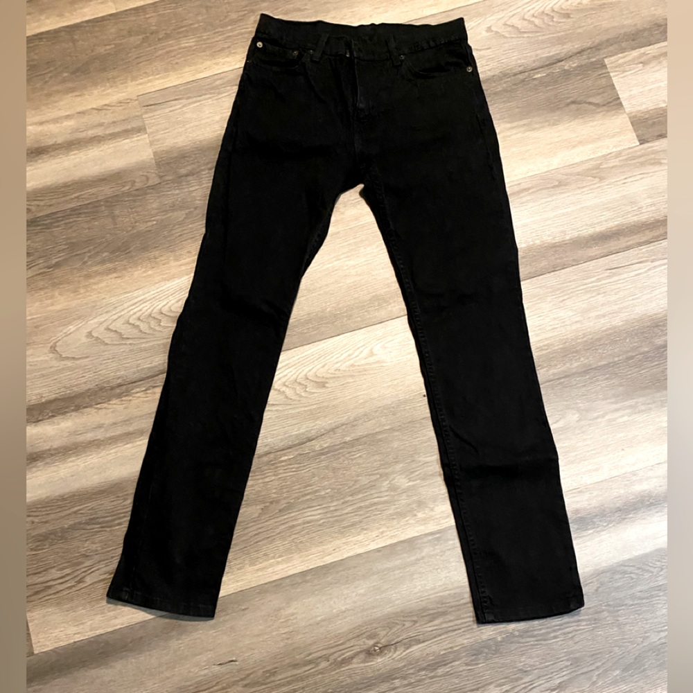 Black Levi’s jeans